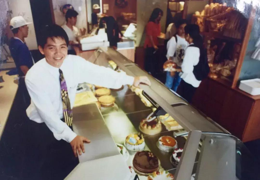 组屋楼下的“土”味蛋糕店，怎么就成为了新加坡网红手信