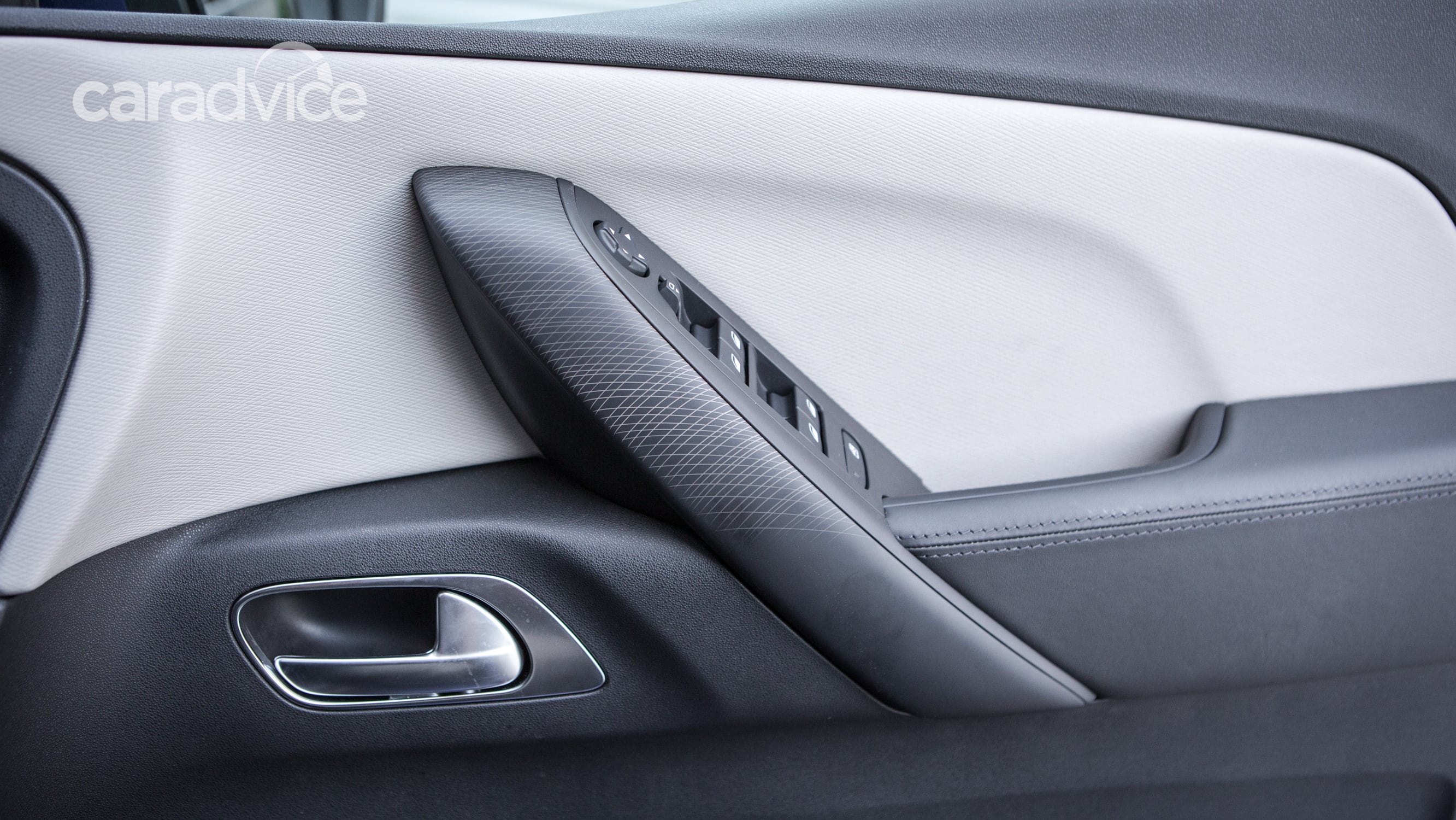 雪铁龙毕加索2023款落地多少钱,雪铁龙c4毕加索七座mpv落地价