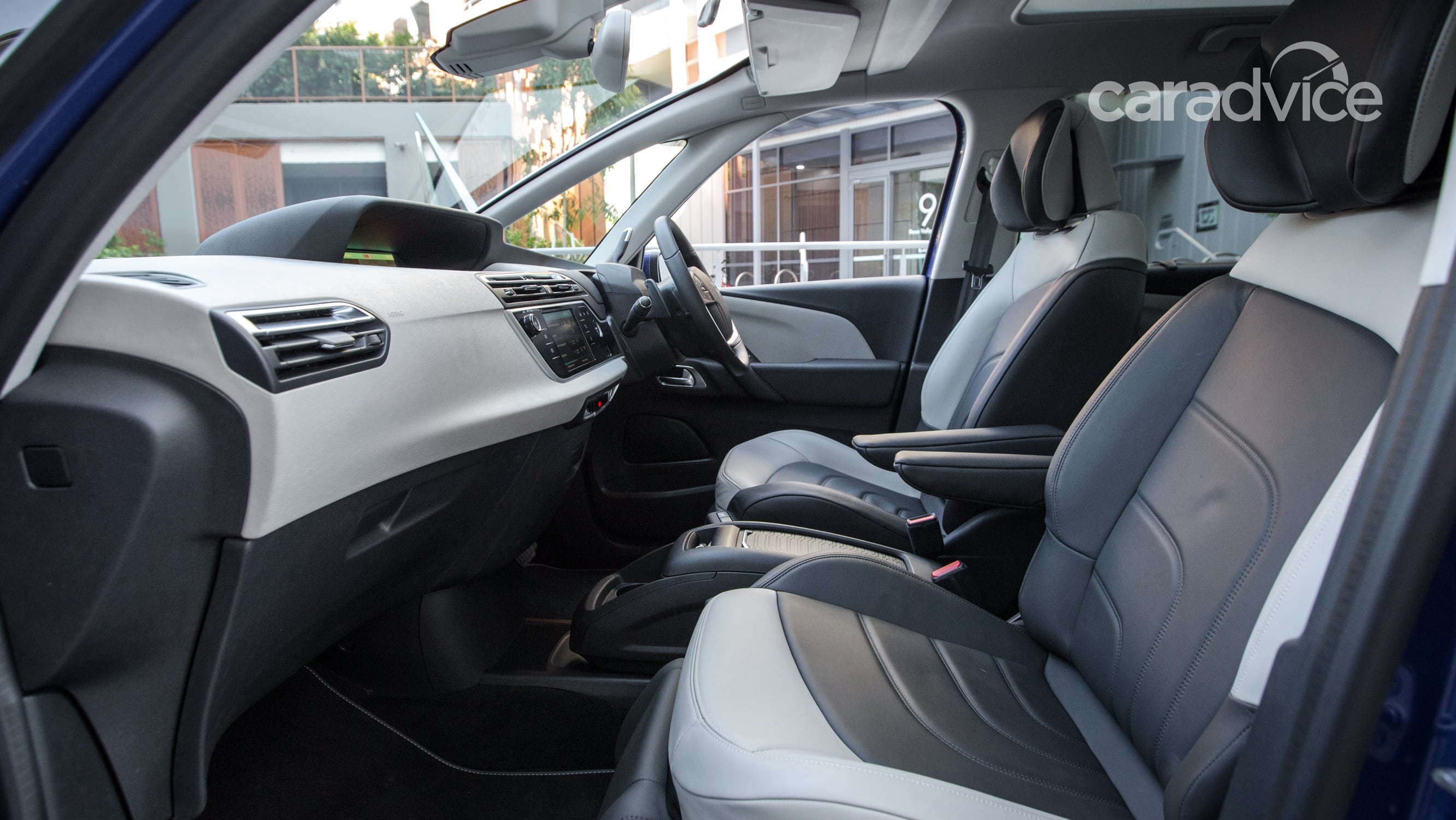 雪铁龙毕加索2023款落地多少钱,雪铁龙c4毕加索七座mpv落地价