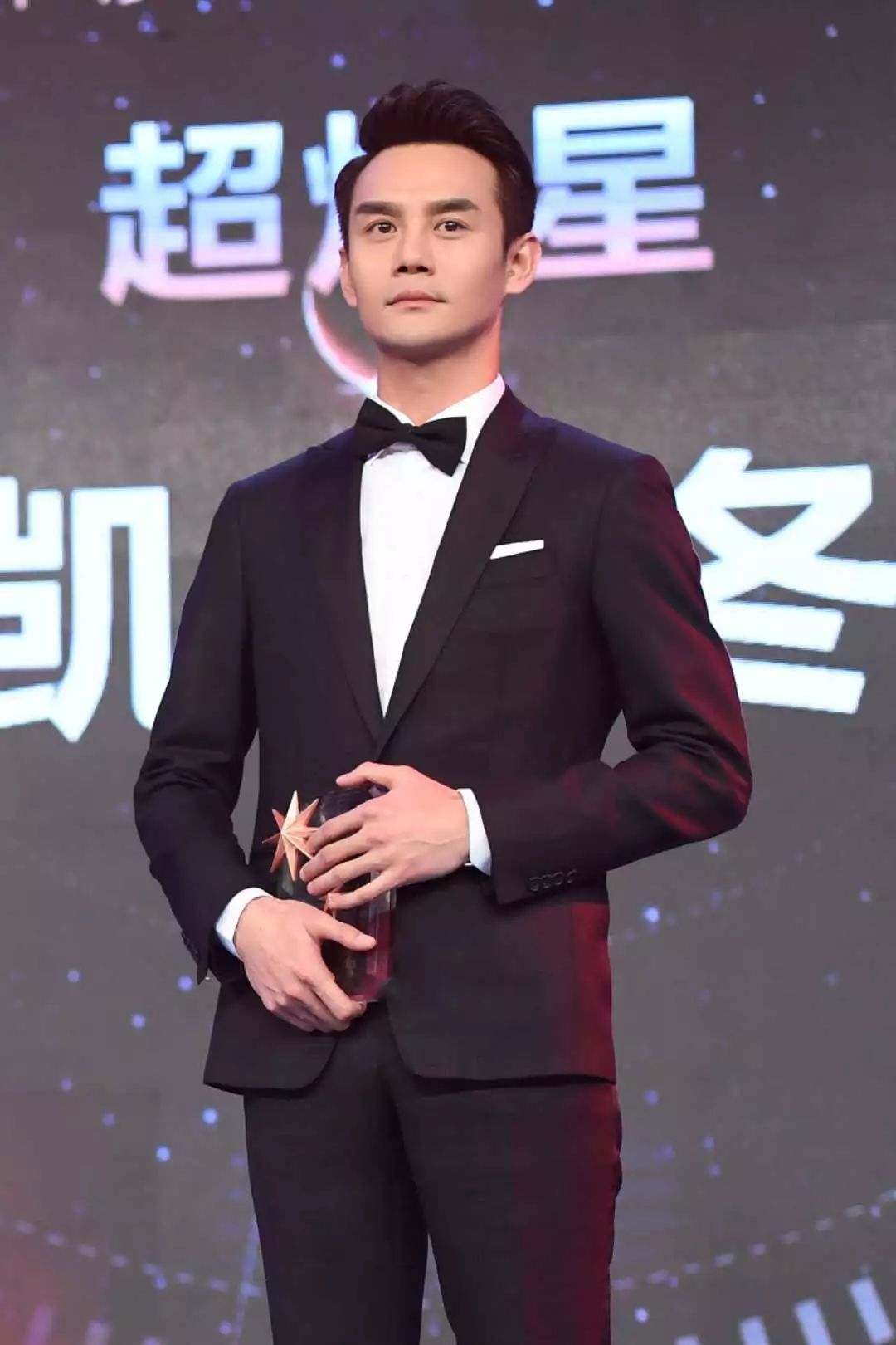 会穿西装的男人,会穿西装男人有多帅