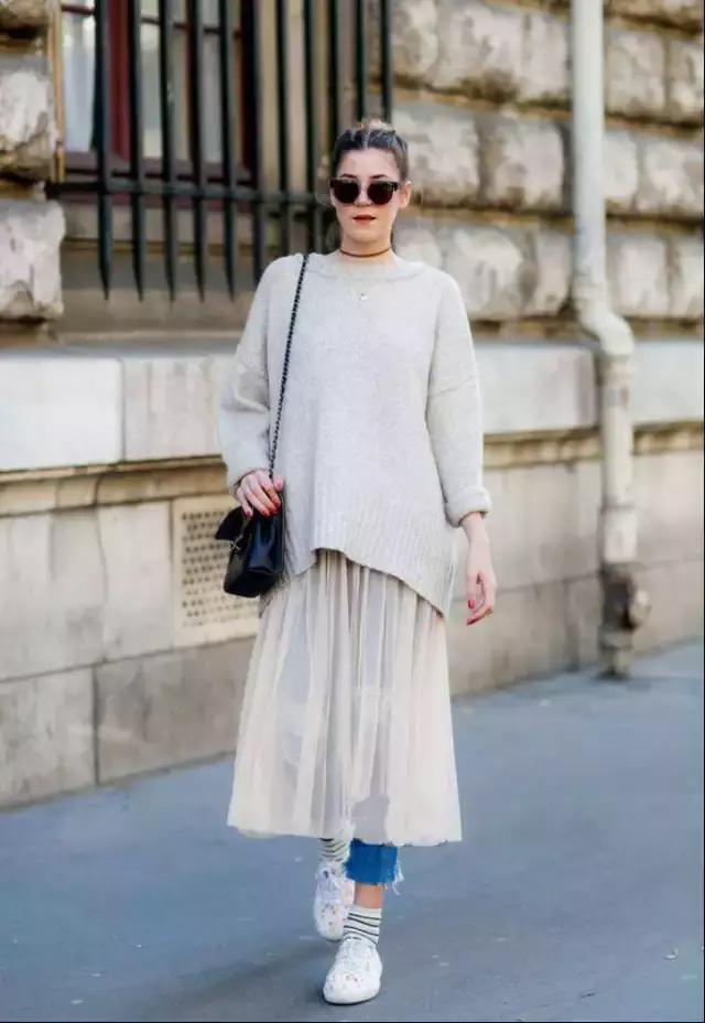 今年流行穿裤子还是裙子呢,今年流行裤子裙子一起穿