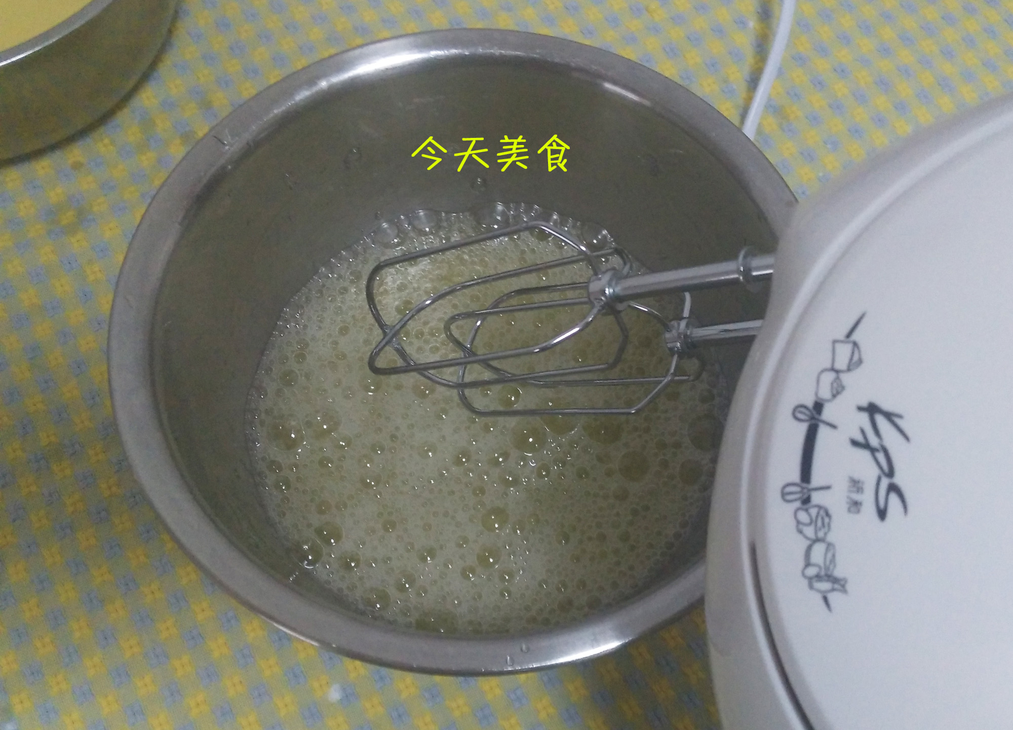 这有详细图文介绍,学一学怎么做蛋糕,就不会被戚风给“气疯”了