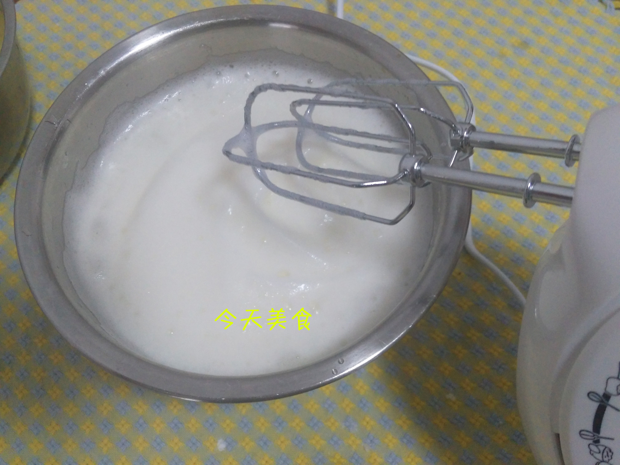 这有详细图文介绍,学一学怎么做蛋糕,就不会被戚风给“气疯”了