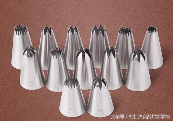 蛋糕裱花常用的裱花嘴有哪些,韩式裱花都会用到哪些裱花嘴