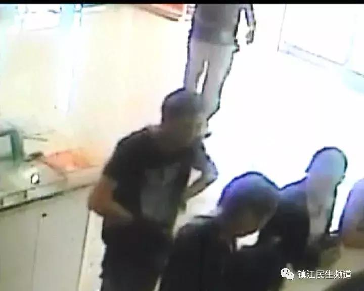 看的急死了！为了26万镇江警察PK“天津警察”，还被人各种嫌弃