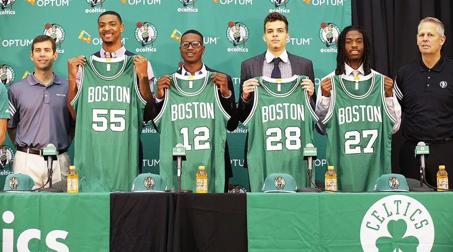 纵是冷血的安吉,心中也有一个不能交易的人呢