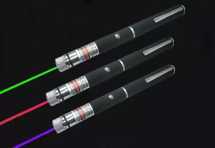 激光笔灼伤黄斑该怎么办,激光笔照射眼睛黄斑灼伤成功案例