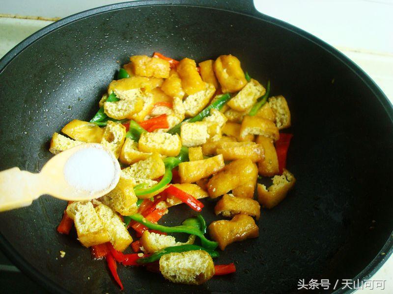 炒鸡蛋太咸了怎么解决,鸡蛋炒好了不咸怎么处理变得咸