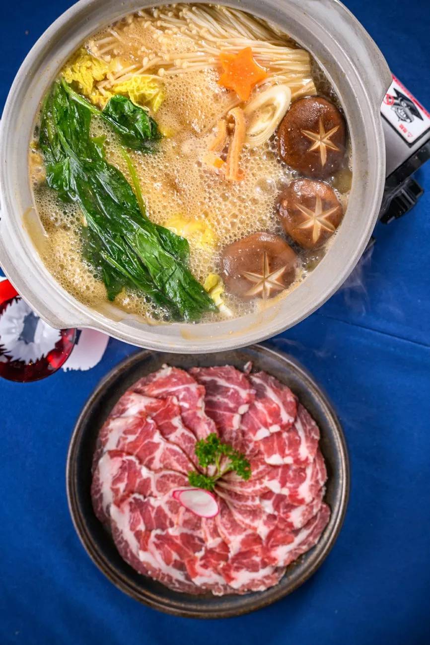 别再长胖了，否则你连这家店的门都挤不进去！