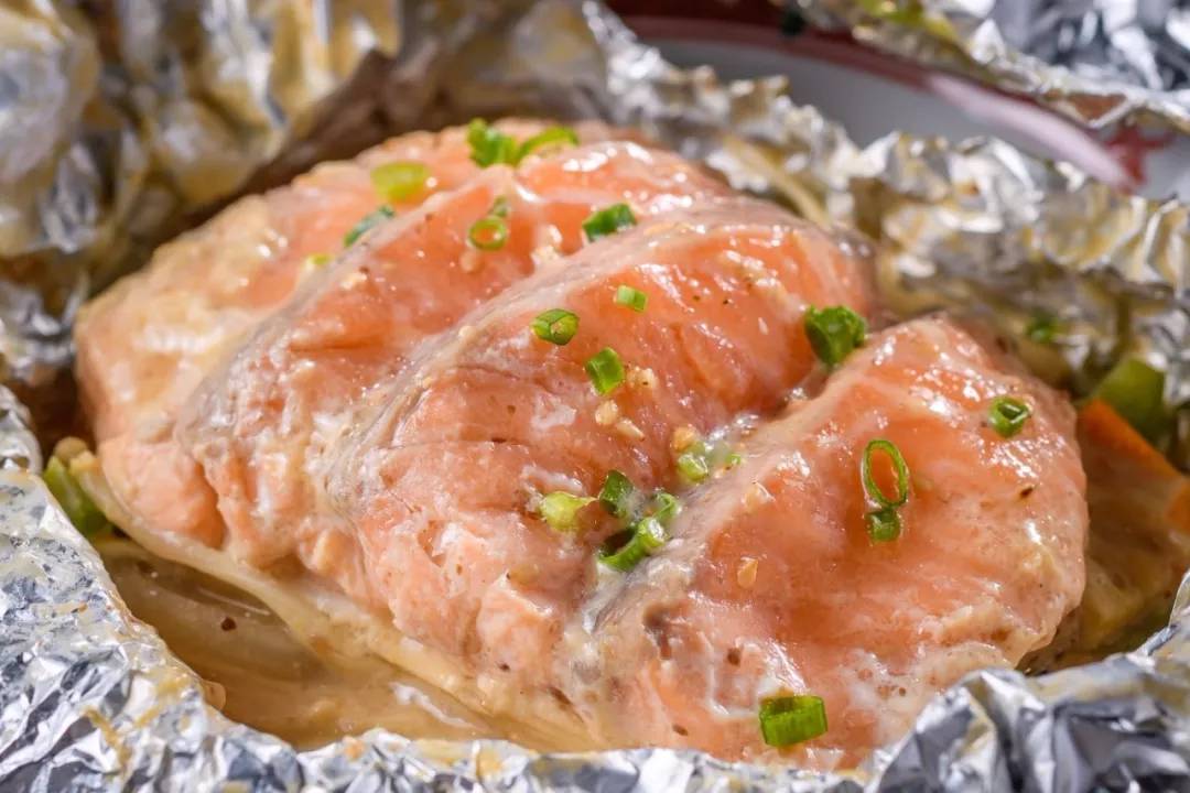 别再长胖了，否则你连这家店的门都挤不进去！