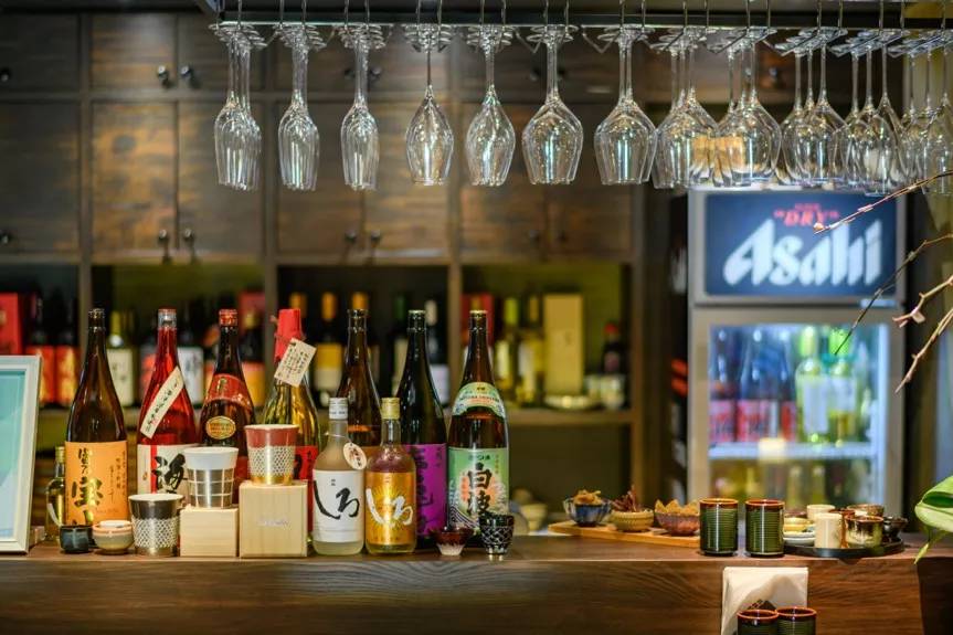 别再长胖了，否则你连这家店的门都挤不进去！