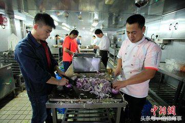 远洋海员在船上的伙食,海员在船上的伙食好厨师辛苦