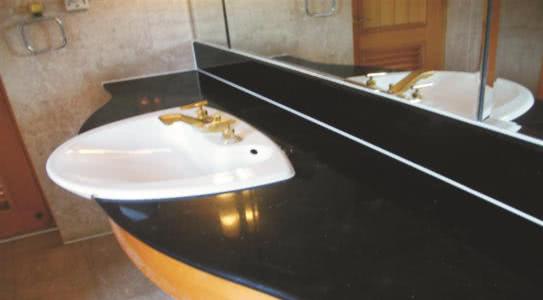 玻璃胶发霉用什么遮盖,玻璃胶用久了发霉用什么去霉斑