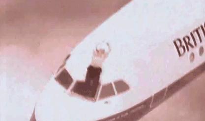 关注｜川航机长首次露面，亲述“空中浩劫”惊魂经历：副机长半个身子被吸出窗外、温度骤降外加强风力袭击……