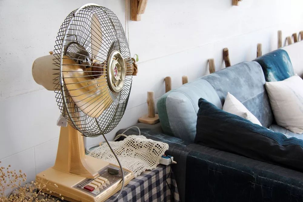 出租屋改造捡破烂,靠捡废品装修