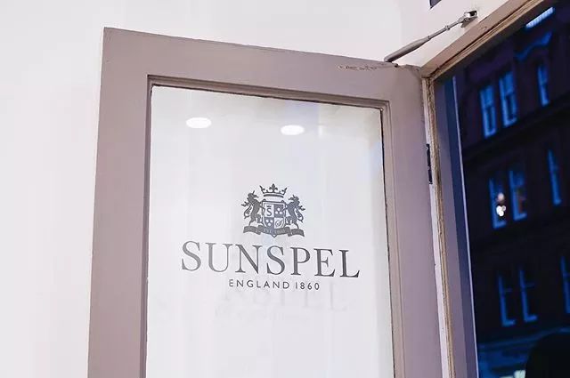 白T恤这么多，最时髦的是这三件