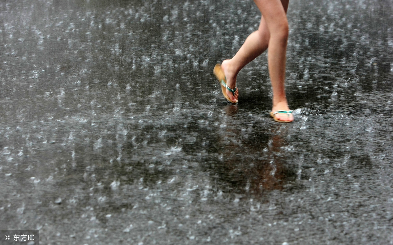 夏天的雨惬意,童年的雨趣
