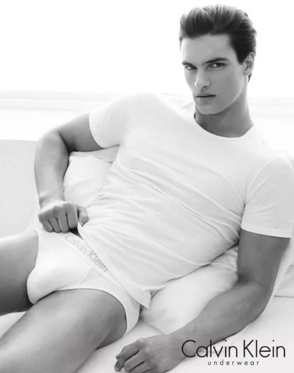 原来白T充满了性暗示？