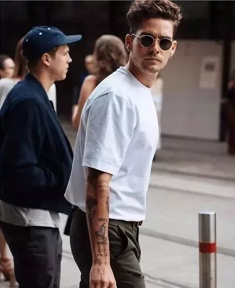 原来白T充满了性暗示？