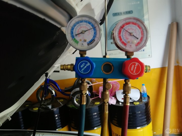 夏天汽车空调不够冷怎么办,汽车空调加冷媒的方法与技巧