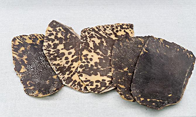 足下蹑丝履头上玳瑁光是什么意思,足下蹑丝履头上玳瑁光腰若流纨素