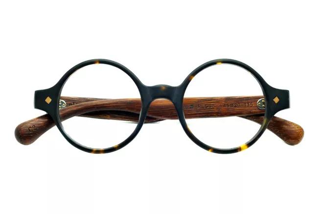 足下蹑丝履头上玳瑁光是什么意思,足下蹑丝履头上玳瑁光腰若流纨素