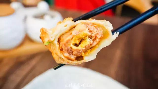 这家馄饨店吃起脆感十足,烧麦小笼包馄饨生煎