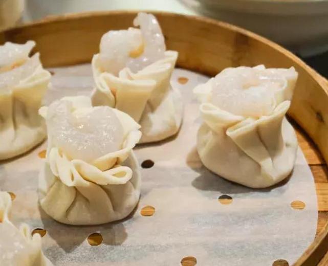 这家馄饨店吃起脆感十足,烧麦小笼包馄饨生煎