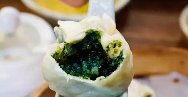 这家馄饨店吃起脆感十足,烧麦小笼包馄饨生煎