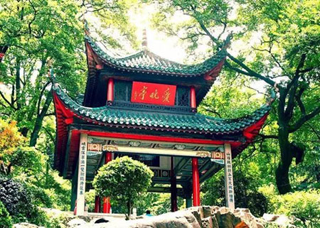 亭台楼阁轩榭廊舫一体的房子,人造亭台楼阁轩榭廊舫靓丽夺目