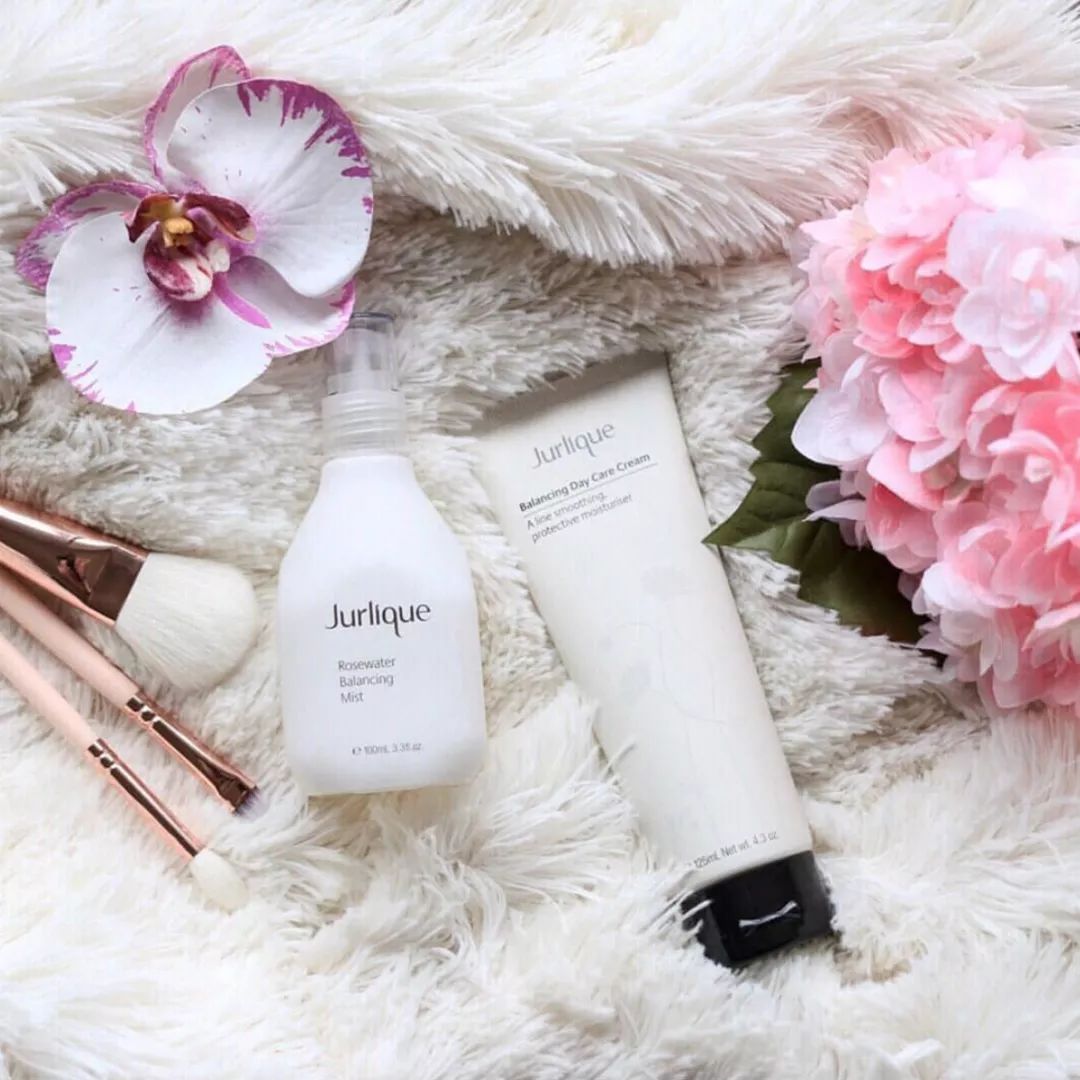 定妆补水喷雾推荐敏感肌,推荐款保湿喷雾迎接干燥季节