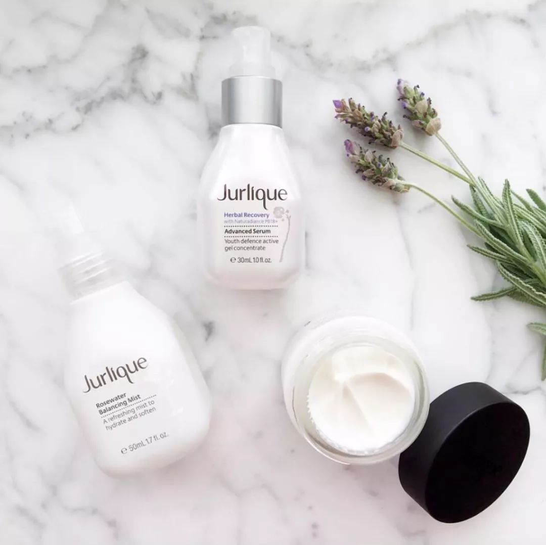 定妆补水喷雾推荐敏感肌,推荐款保湿喷雾迎接干燥季节