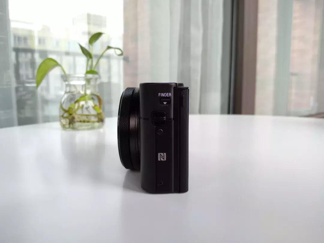 索尼黑卡rx100一代支持几倍变焦,索尼黑卡rx100m7现价2021