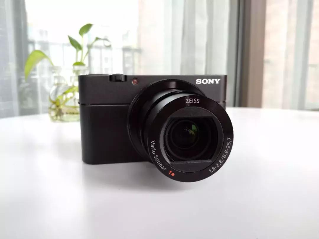 索尼黑卡rx100一代支持几倍变焦,索尼黑卡rx100m7现价2021