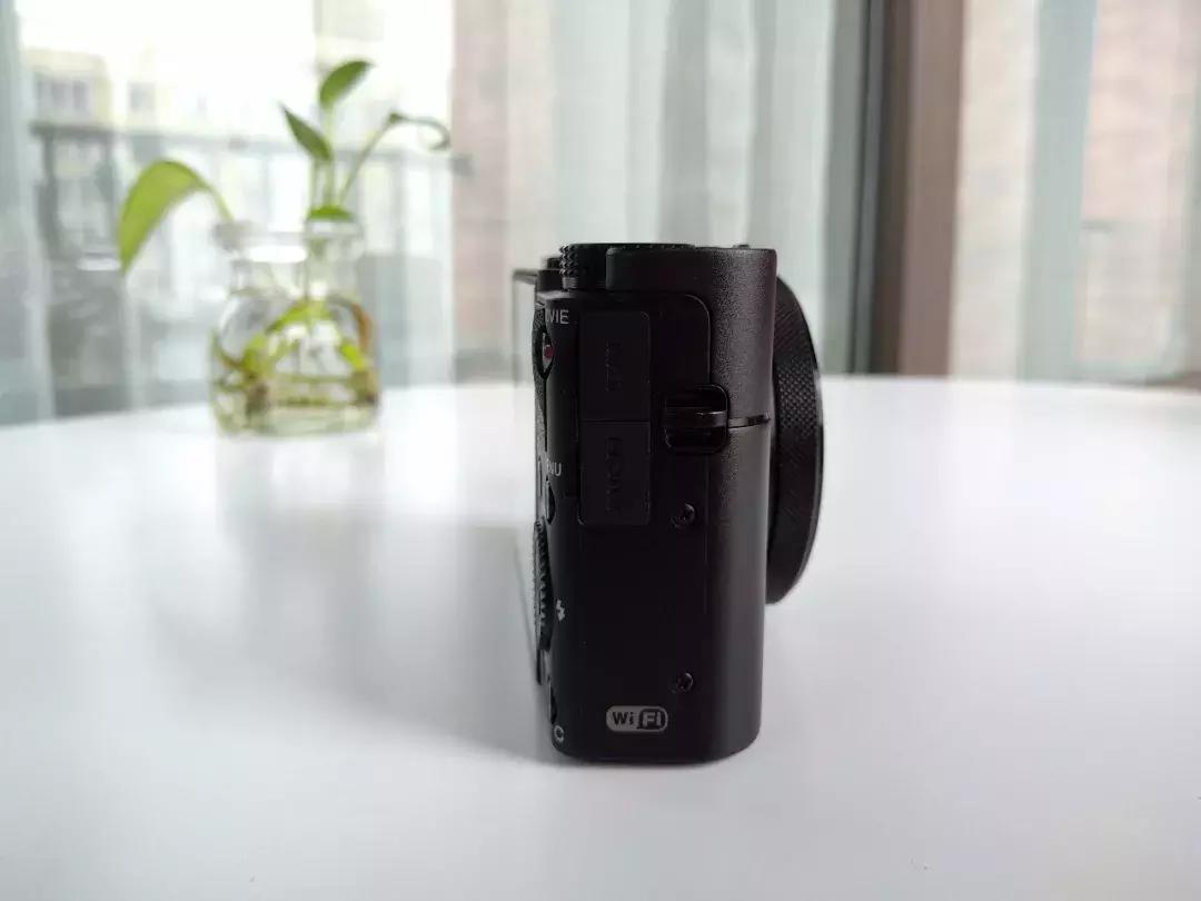 索尼黑卡rx100一代支持几倍变焦,索尼黑卡rx100m7现价2021