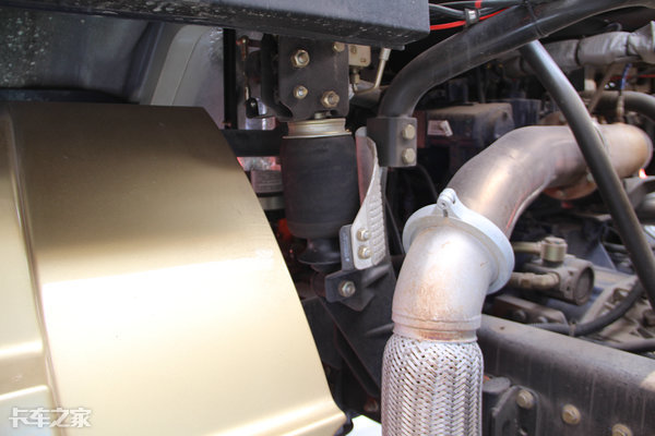 13升430马力LNG发动机，这台天然气重卡的驾驶室也能拉窗帘