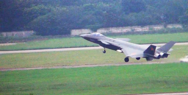 美国黑鹰直升机出现的原因,美军将装备多少架v280倾旋翼机