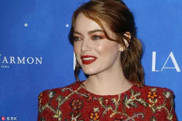 怎么才可以把眼影画的那么好看呢,今年流行的眼影这样画美丽不挑人