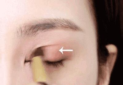 怎么才可以把眼影画的那么好看呢,今年流行的眼影这样画美丽不挑人