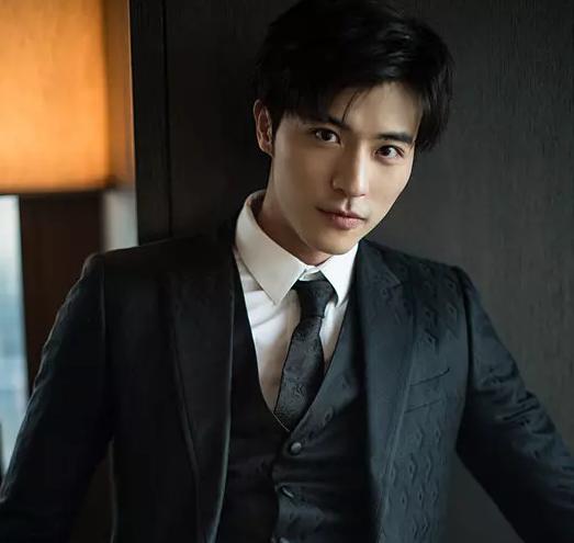 本是去新剧看黄景瑜脱衣有肉，却被一票高颜值小姐姐小哥哥圈粉