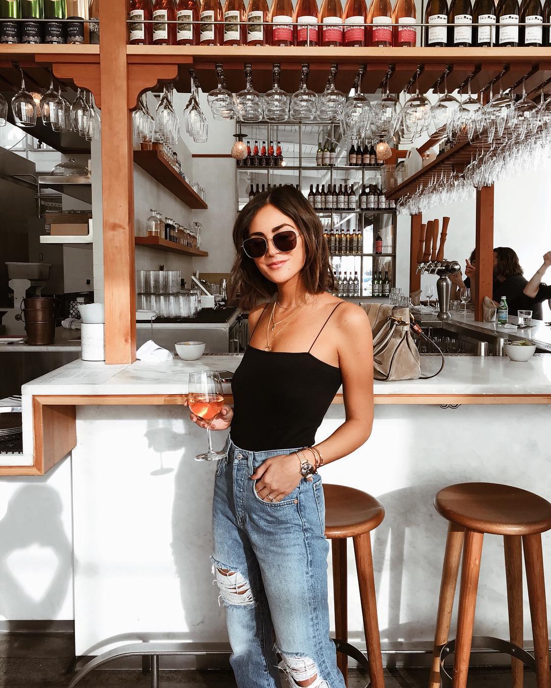 破洞牛仔裤的穿搭技巧,破洞牛仔裤的穿搭示范