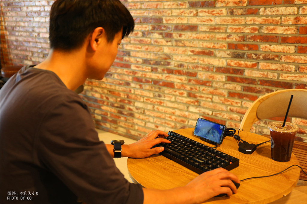 飞智q1手游键鼠转换器如何连接,飞智q1键鼠转换器不适配键盘