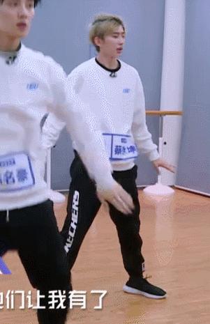 男明星的腰多细蔡徐坤,蔡徐坤腰细