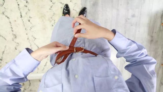 腰带系法生活小技巧,教你一个时尚美丽腰带系法小技巧