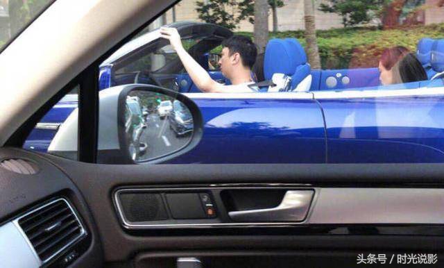 王思聪现身机场被围堵,王思聪街头被围观