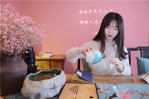 自带小情绪的女性专属花果酒，饮一杯来迎接夏天