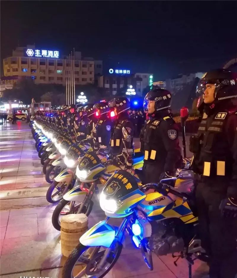 骑警高清图,骑警实拍