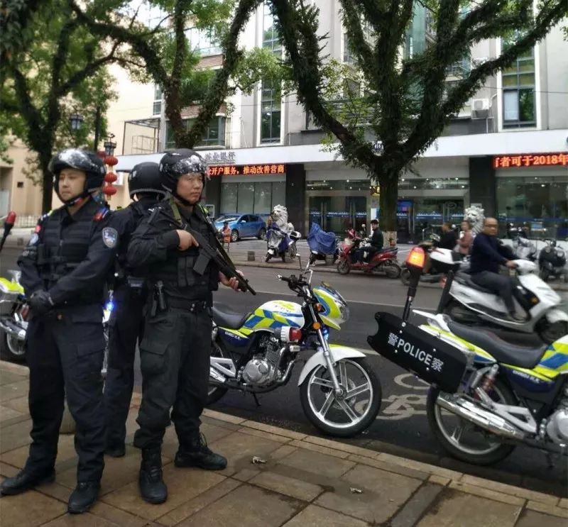 骑警高清图,骑警实拍