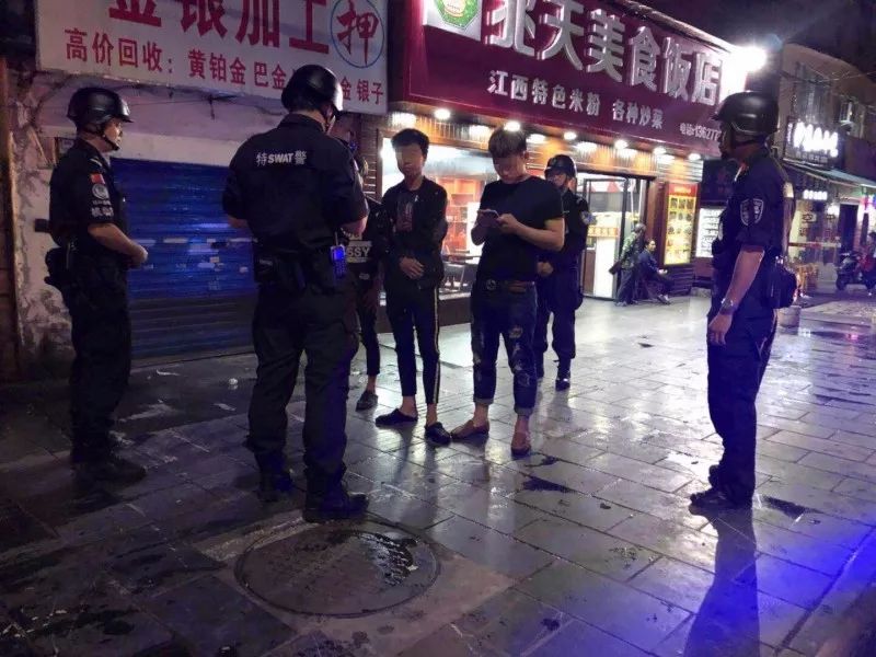 骑警高清图,骑警实拍