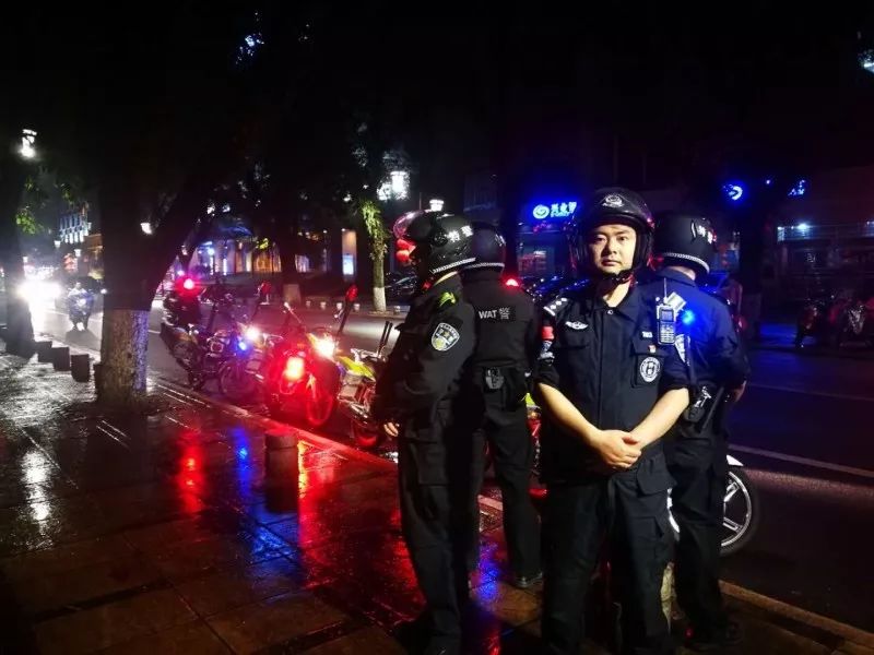 骑警高清图,骑警实拍